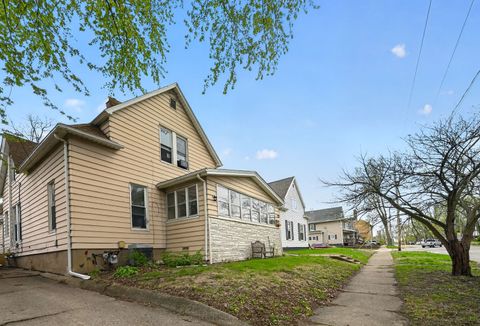 Tiny photo for 1003 N Lee Street, Bloomington, IL 61701 (MLS # 12619307)