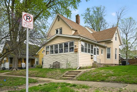 Photo of 1003 N Lee Street, Bloomington, IL 61701 (MLS # 12619307)