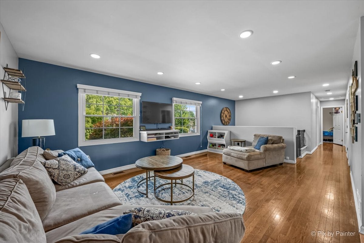 1255 Mayfield Lane
