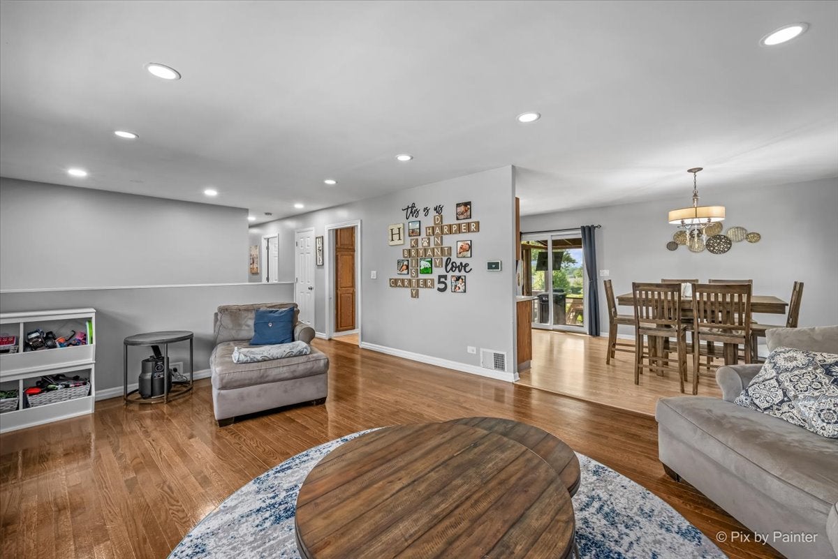 1255 Mayfield Lane