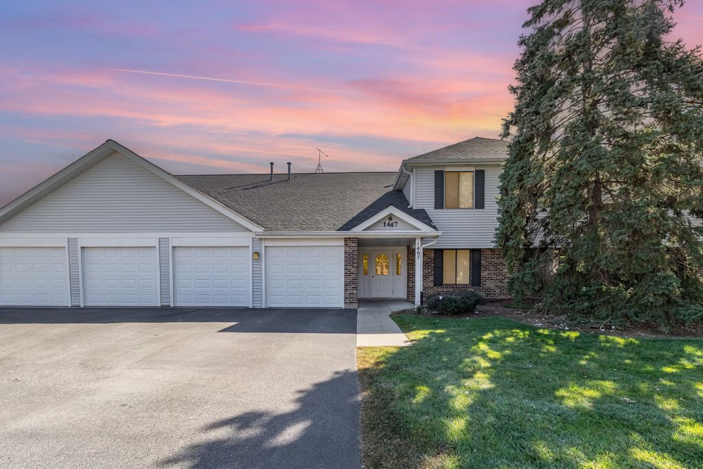 Photo for 1467 Fairlane Drive #1B, Schaumburg, IL 60193 (MLS # 12505060)