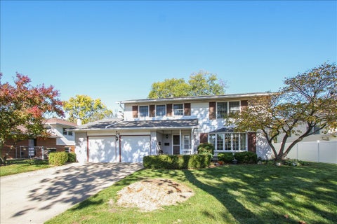 Photo of 70 Avon Road, Elk Grove Village, IL 60007 (MLS # 12782931)