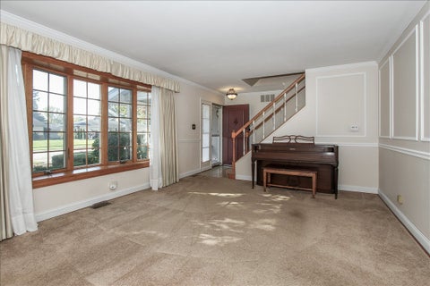 Tiny photo for 70 Avon Road, Elk Grove Village, IL 60007 (MLS # 12782931)