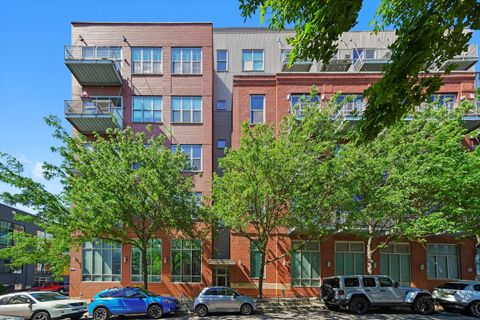 824 W Superior Street 303 Chicago IL 60642