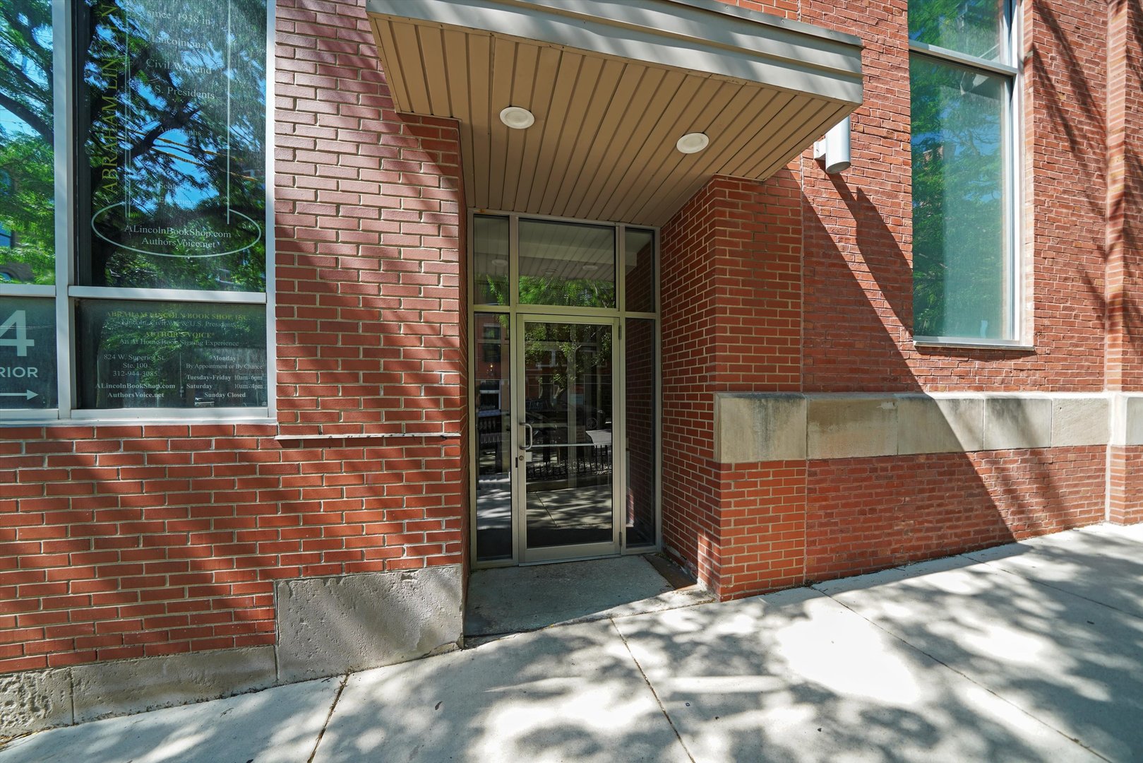 824 W Superior Street 303