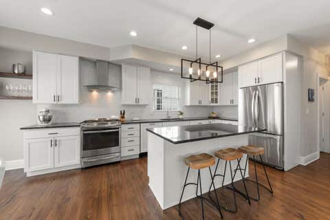 Tiny photo for 176 Hillcrest Avenue, Glen Ellyn, IL 60137 (MLS # 12698743)