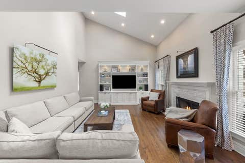 Tiny photo for 176 Hillcrest Avenue, Glen Ellyn, IL 60137 (MLS # 12698743)