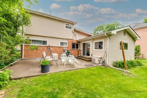 Tiny photo for 908 Dell Road, Northbrook, IL 60062 (MLS # 12420956)