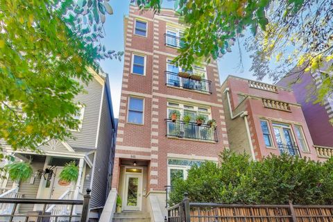 Photo of 645 W BRIAR Place #4, Chicago, IL 60657 (MLS # 12509770)