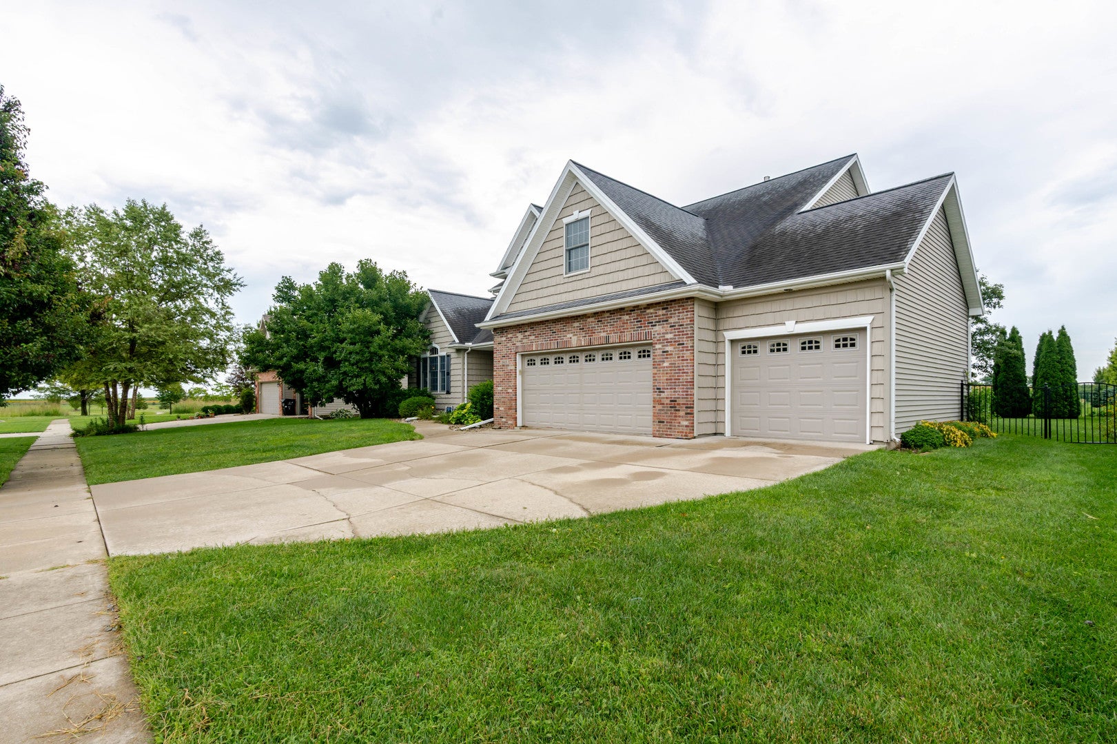 3913 Baywood Road