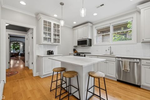 Tiny photo for 5822 N Sacramento Avenue, Chicago, IL 60659 (MLS # 12654689)