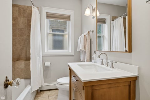 Tiny photo for 5822 N Sacramento Avenue, Chicago, IL 60659 (MLS # 12654689)