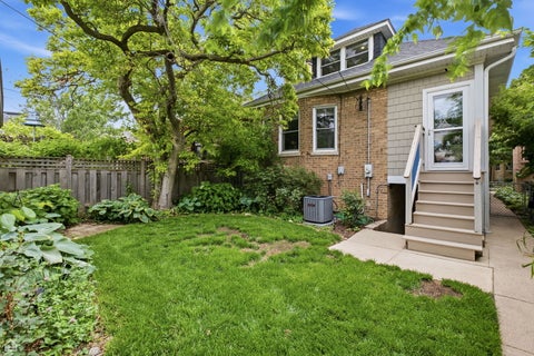 Tiny photo for 5822 N Sacramento Avenue, Chicago, IL 60659 (MLS # 12654689)