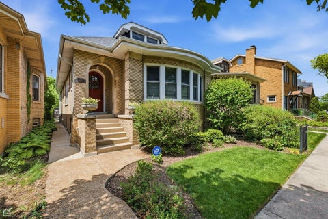 Tiny photo for 5822 N Sacramento Avenue, Chicago, IL 60659 (MLS # 12654689)
