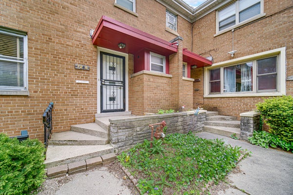 7248 N RIDGE BLVD, CHICAGO, IL 60645 - Image bca57204ee5a588c4e8695d06fb167db/3931127054