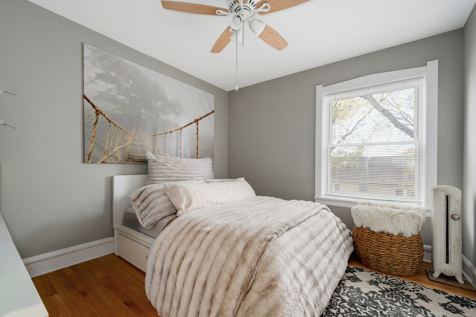 4257 N Lockwood Avenue