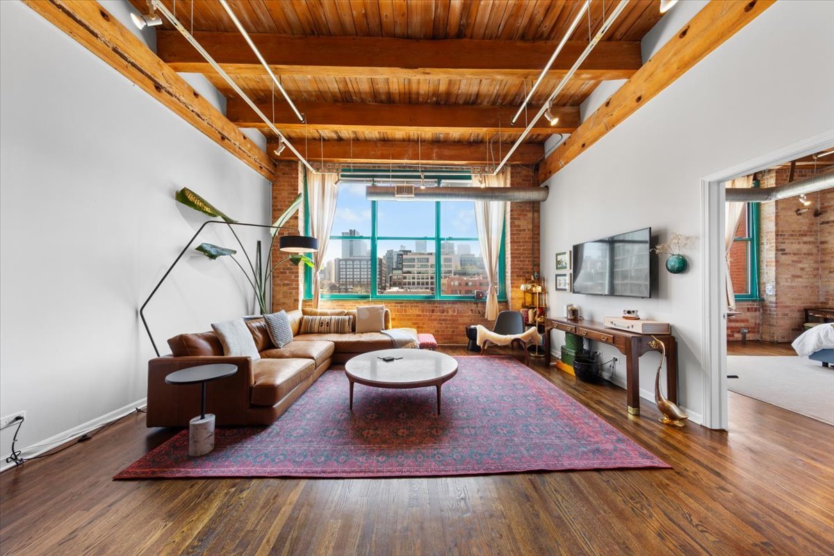312 N MAY Street 4D