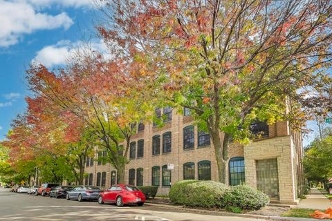 Tiny photo for 5235 N Ravenswood Avenue #3, Chicago, IL 60640 (MLS # 12505639)
