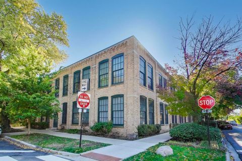 Tiny photo for 5235 N Ravenswood Avenue #3, Chicago, IL 60640 (MLS # 12505639)