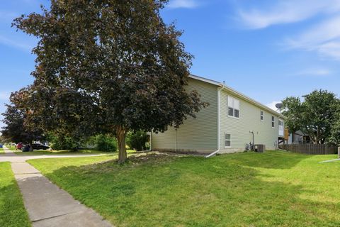 Tiny photo for 6010 N Hancock Avenue, Davenport, IA 52806 (MLS # 12662480)