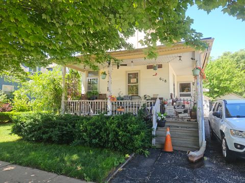Photo of 618 Washburn Street, Elgin, IL 60123 (MLS # 12677346)