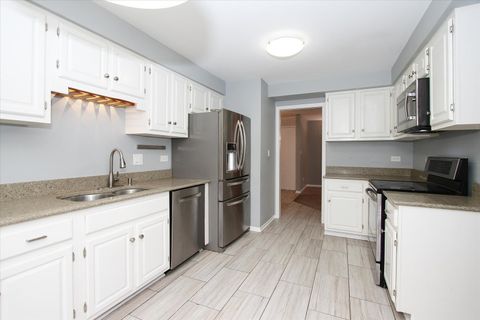 Tiny photo for 299 MALLARD POINT Point #D, Lake Barrington, IL 60010 (MLS # 12549419)