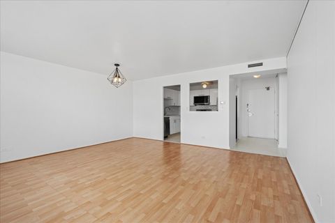 Tiny photo for 6301 N Sheridan Road #22D, Chicago, IL 60660 (MLS # 12499946)