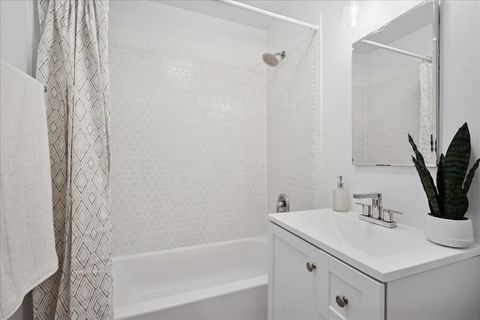 Tiny photo for 6301 N Sheridan Road #22D, Chicago, IL 60660 (MLS # 12499946)