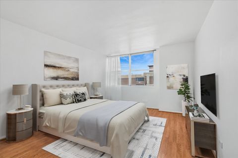 Tiny photo for 6301 N Sheridan Road #22D, Chicago, IL 60660 (MLS # 12499946)