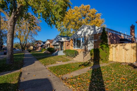 Tiny photo for 12421 S Honore Street, Calumet Park, IL 60827 (MLS # 12514298)