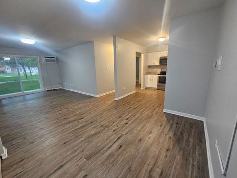 Tiny photo for 125 W Elk Trail #124, Carol Stream, IL 60188 (MLS # 12467323)