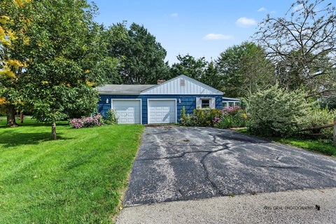 Photo of 19 S Hawthorne Boulevard, Mundelein, IL 60060 (MLS # 12759137)
