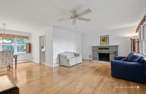 Tiny photo for 19 S Hawthorne Boulevard, Mundelein, IL 60060 (MLS # 12759137)