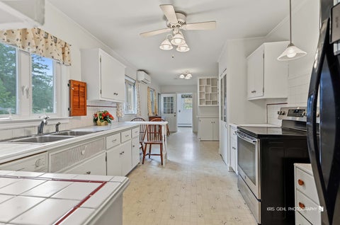 Tiny photo for 19 S Hawthorne Boulevard, Mundelein, IL 60060 (MLS # 12759137)