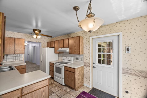 Tiny photo for 196 Grove Avenue #B, Des Plaines, IL 60016 (MLS # 12700992)