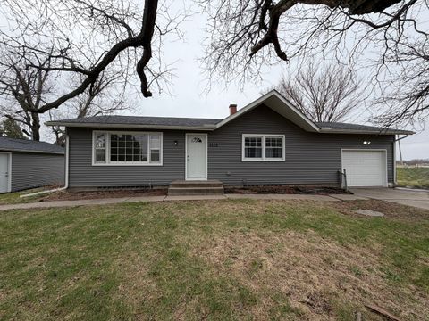 Photo of 5125 W 49th Street, Davenport, IA 52806 (MLS # 12592692)