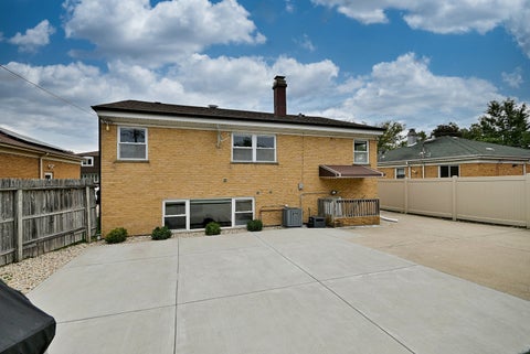 Tiny photo for 1652 Heidorn Avenue, Westchester, IL 60154 (MLS # 12782268)
