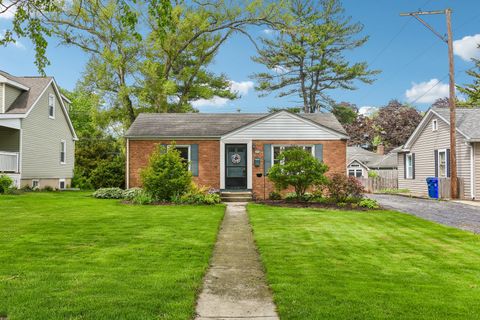 Photo of 836 Lyford Lane, Wheaton, IL 60189 (MLS # 12626920)