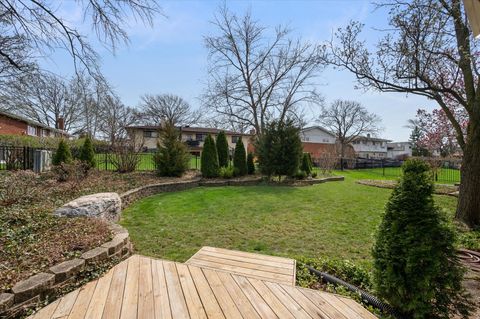 Tiny photo for 631 S Fern Court, Elmhurst, IL 60126 (MLS # 12617862)