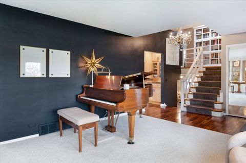 Tiny photo for 631 S Fern Court, Elmhurst, IL 60126 (MLS # 12617862)