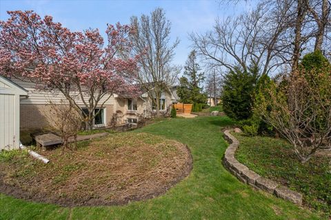 Tiny photo for 631 S Fern Court, Elmhurst, IL 60126 (MLS # 12617862)