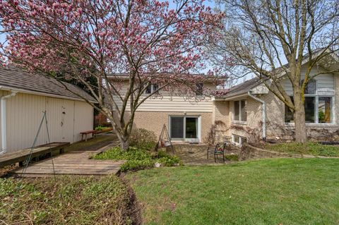 Tiny photo for 631 S Fern Court, Elmhurst, IL 60126 (MLS # 12617862)