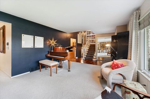 Tiny photo for 631 S Fern Court, Elmhurst, IL 60126 (MLS # 12617862)