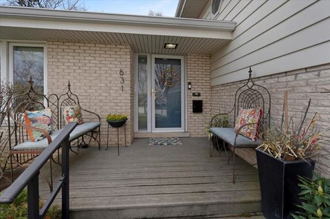 Tiny photo for 631 S Fern Court, Elmhurst, IL 60126 (MLS # 12617862)