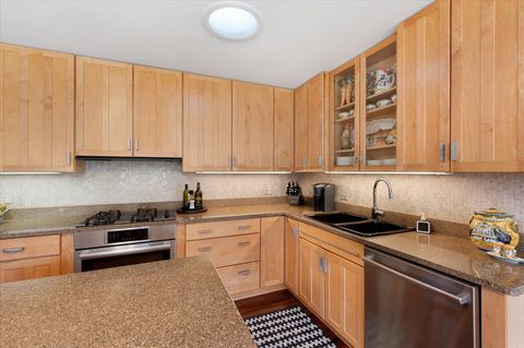 Tiny photo for 631 S Fern Court, Elmhurst, IL 60126 (MLS # 12617862)