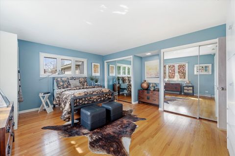 Tiny photo for 631 S Fern Court, Elmhurst, IL 60126 (MLS # 12617862)