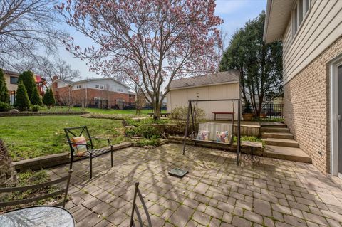 Tiny photo for 631 S Fern Court, Elmhurst, IL 60126 (MLS # 12617862)