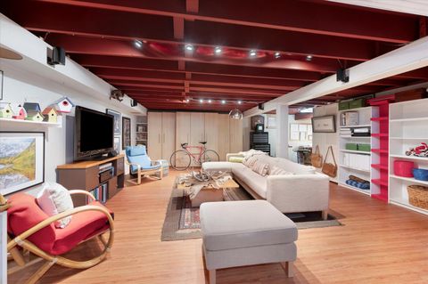 Tiny photo for 631 S Fern Court, Elmhurst, IL 60126 (MLS # 12617862)