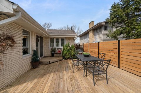 Tiny photo for 631 S Fern Court, Elmhurst, IL 60126 (MLS # 12617862)