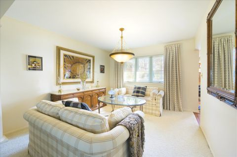 Tiny photo for 631 S Fern Court, Elmhurst, IL 60126 (MLS # 12617862)